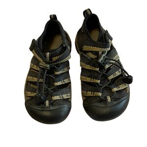 Keen 13 Kids Black and Tan Sandals